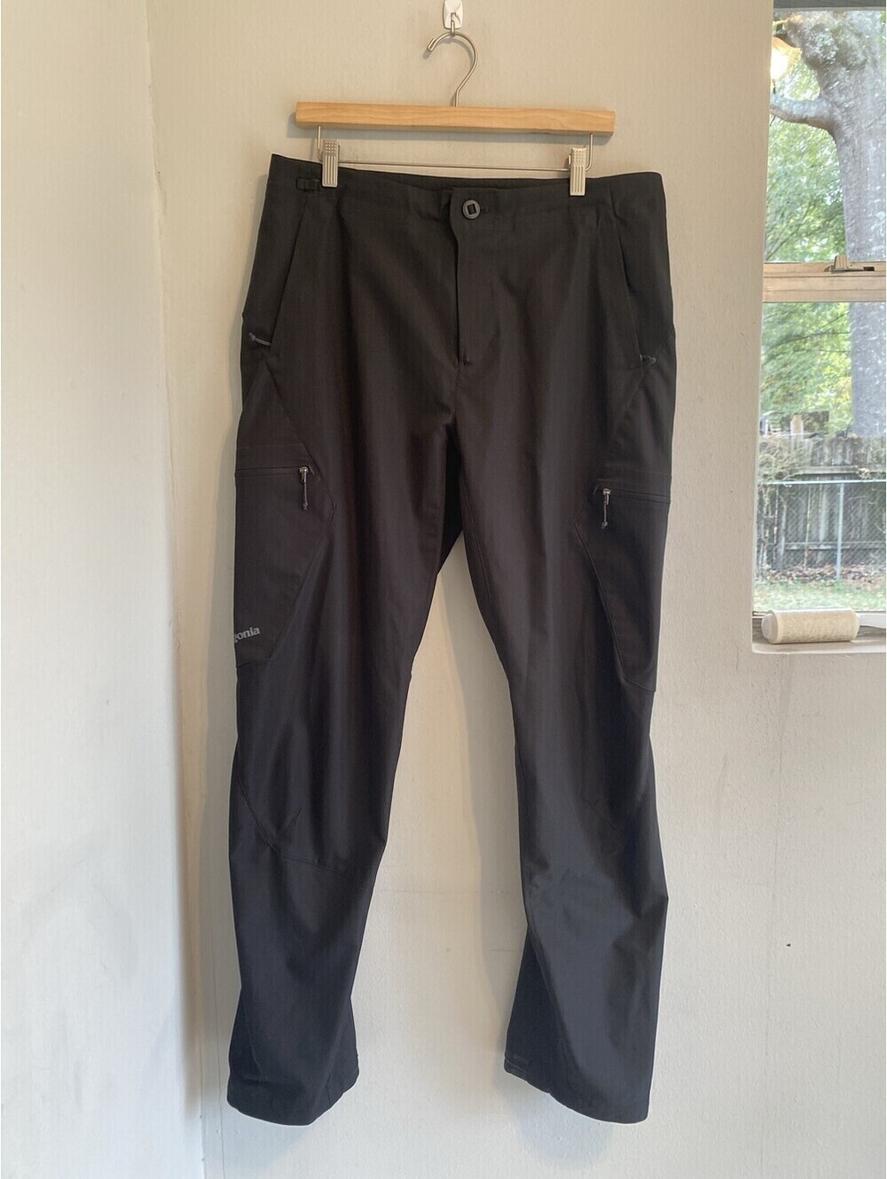 Patagonia Black Hiking Cargo Pants Mens 34x33